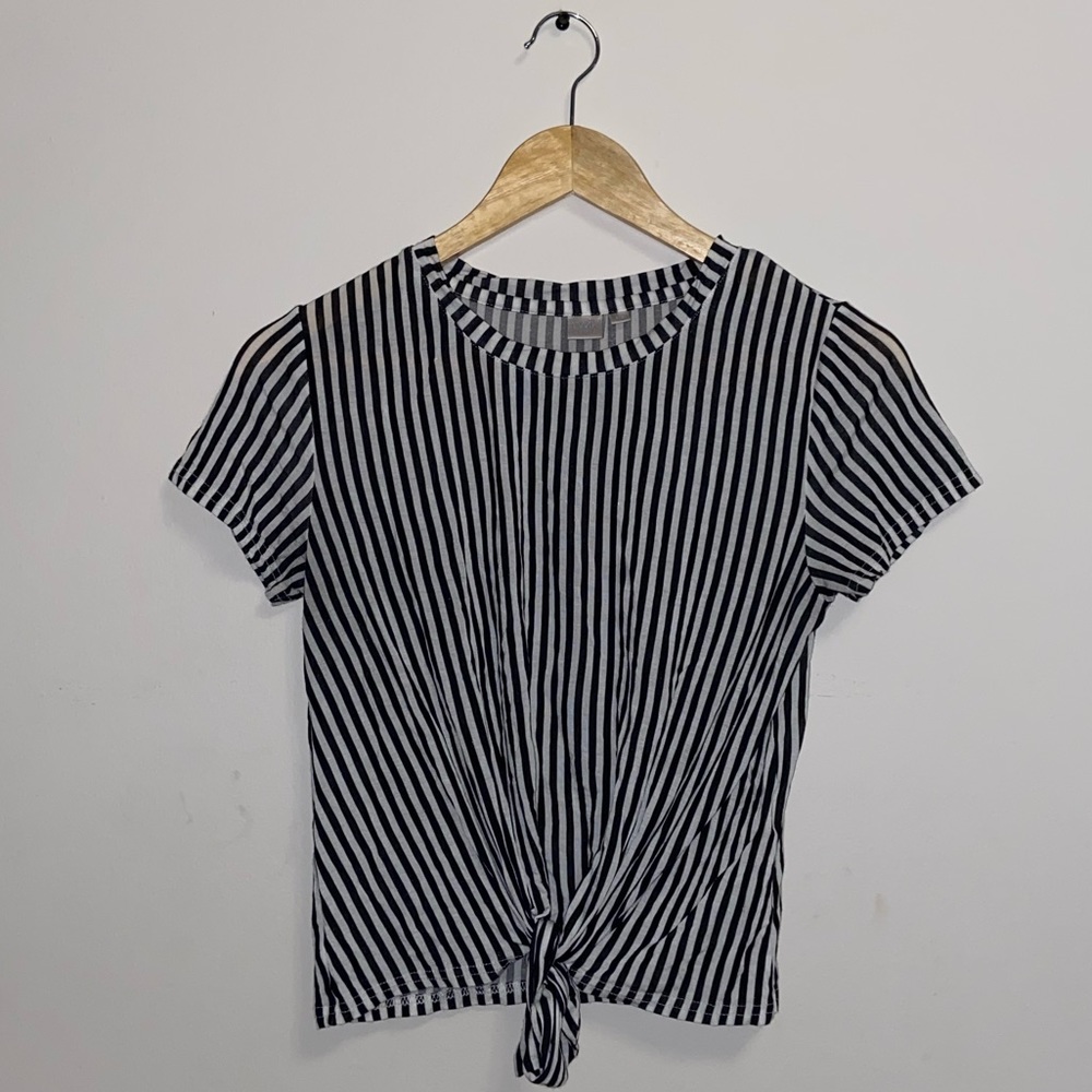 🌸2/$15🌸 Striped Tie Front Top
